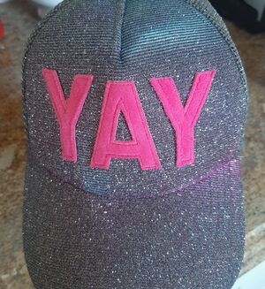 GLITTER SNAPBACK CAP